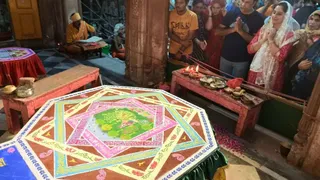 पितृपक्ष में फूलों और रंगों से सजेगी सांझी कला।