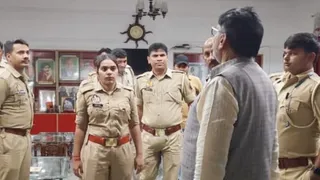 प्रतापगढ़ लॉकअप मौत: सपा विधायक को पीड़ित परिवार से मिलने से रोका गया।