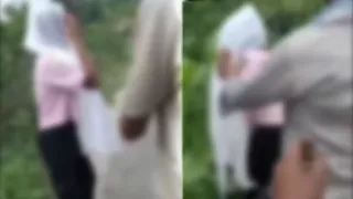 युवकों से छोड़ने की गुहार लगाती किशोरी। सौ: वायरल वीडियो
