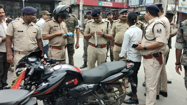 एसपी के निशाने पर जानू-बेबी और एके-47 लिखी बाइकें, चेकिंग अभियान में शिवहर पुलिस का एक्शन