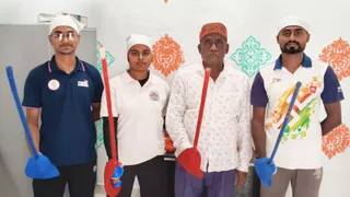 संगठन के जिलाध्यक्ष के साथ राष्ट्रीय चैंपियनशिप प्रतियोगिता के लिए चयनित खिलाड़ी। सौ. खिलाड़ी