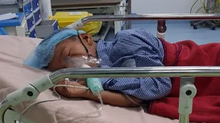 दिल्ली के अस्पताल में भर्ती आयुष। सौ. स्वजन