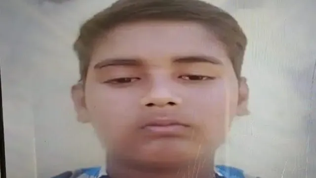 उत्तराखंड में मर गई इंसानियत: हादसे के बाद तड़पते बेटे को गोद में लिए दौड़ता रहा घायल पिता, लोग बनाते रहे वीडियो
