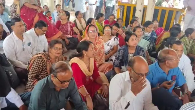 BPL teacher protest NP 214