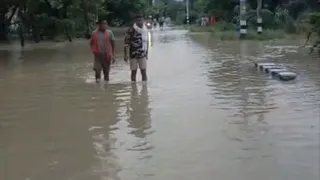 वाल्मीकिनगर-बगहा मुख्य पथ पर पानी। जागरण
