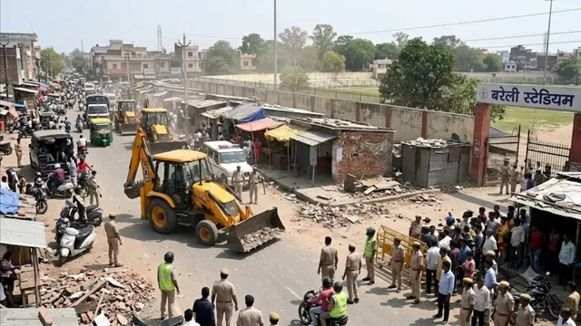 बरेली स्टेडियम रोड के पास अतिक्रमण पर बुलडोजर चलाने की तैयारी, कब्जेदारों को 15 दिन का अल्टीमेटम