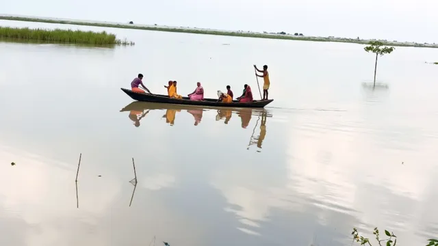 नेपाल में बारिश से उफान पर बिहार की नदियां, 2 जिलों की 82000 आबादी बाढ़ से प्रभावित