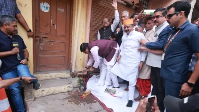 CM gainti own house 258