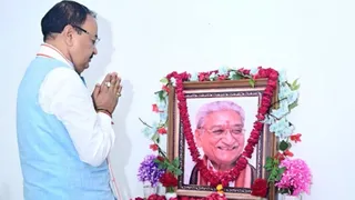 उप मुख्यमंत्री केशव प्रसाद ने विश्व हिन्दू परिषद के पूर्व अंतरराष्ट्रीय अध्यक्ष अशोक सिंघल की जन्मशताब्दी पर उन्हें नमन किया