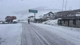 लाहुल स्पीति में रविवार को हुई बर्फबारी।