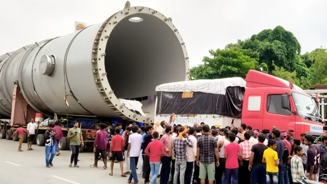 मेगा ट्रक के आगे आई दलदली जमीन तो थमे 308 पहिए, टस से मस नहीं हो सका ट्रेलर, देखने वालों का उमड़ा हुजूम
