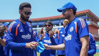 नमन धीर कर रहे हैं डेब्यू