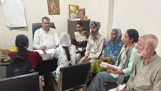 11वीं की दो छात्राएं, मुंबई की जगह पहुंचीं अमृतसर।