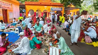 प्रेतशिला में पिंडदान। फोटो जागरण