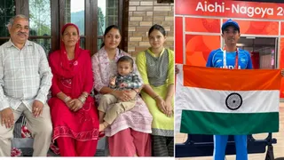 एथलीट सावन बरवाल व मंडी के जोगेंद्रनगर में उनका परिवार।