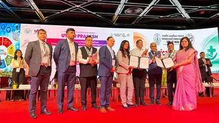 फार्मा और मेडटेक स्ट्रैटेजिक सेशन में एमओयू के दौरान शामिल अधिकारी। सौ- जिम्स