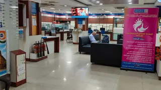 रविवार को भी बैंक शाखाएं खुली।