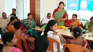 रविवार को जिला जदयू मुख्यालय में पार्टी की महिला प्रखंड अध्यक्षों, जिला पदाधिकारियों और प्रदेश पदाधिकारियों की बैठक हुई।
