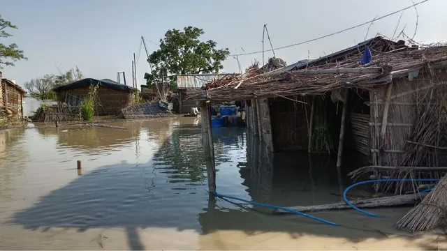 पश्चिम चंपारण में गंडक नदी का कहर, दो दर्जन से अधिक गांवों में बाढ़, जनजीवन अस्त-व्यस्त