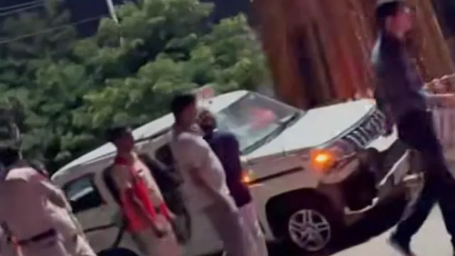 रेवाड़ी में पुलिस की गाड़ी को ट्रक ने मारी टक्कर, ड्राइवर गंभीर रूप से घायल
