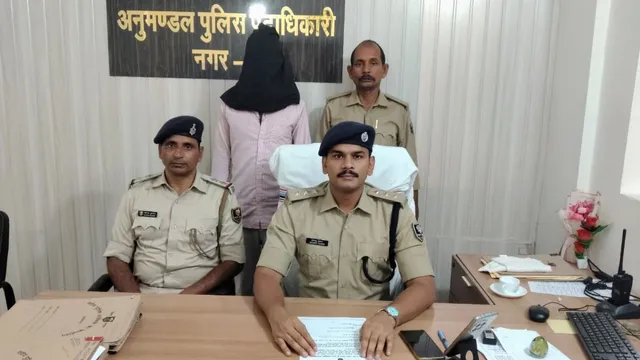 मुजफ्फरपुर के बैरिया बस स्टैंड से 28 किलो गांजा के साथ वैशाली का तस्कर गिरफ्तार
