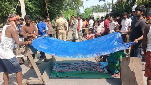 पटना में गली के विवाद में खूनी खेल: सास की हत्या, बहू का गर्भपात; आक्रोशित ग्रामीणों ने NH-80 किया जाम
