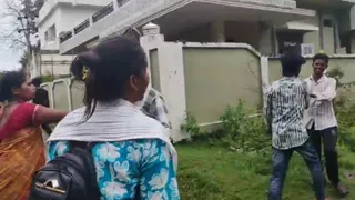 सोनभद्र में छात्राओं से बदसलूकी का वीडियो वायरल, पुलिस कार्रवाई की मांग।