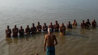 काशी में पितृपक्ष: श्राद्ध कर्म से पाएं पितृदोष से मुक्ति और पूर्वजों का आशीर्वाद।