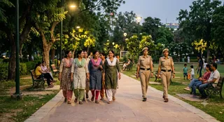 दिल्ली में सार्वजनिक स्थानों पर सुरक्षा व्यवस्था मजबूत करने के निर्देश दिए गए। (एआई जेनरेटेड इमेज)