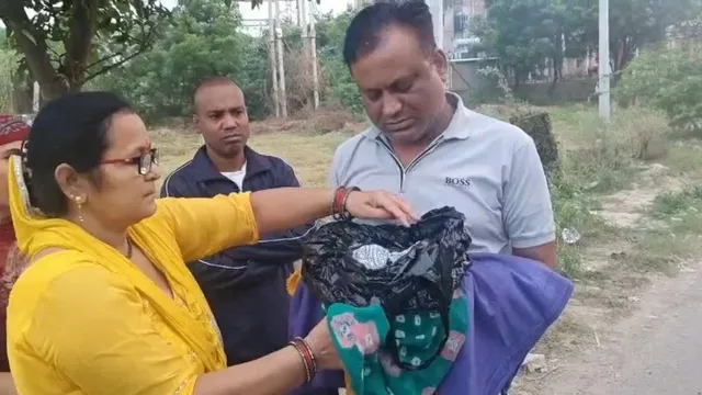 भिवानी में पेड़ पर काली पॉलीथिन में लटका मिला नवजात, रोने की आवाज से मची सनसनी; पुलिस ने पहुंचाया अस्पताल
