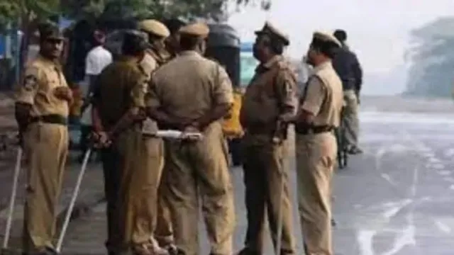 Bihar News: शराब की भट्ठी बचाने को पुलिस से भिड़े धंधेबाज, तीन थानों की फोर्स पहुंची तो अंधेरे में भागे