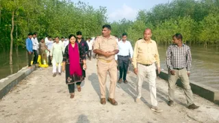 मौके पर निरीक्षण करने पहुंचे अधिकारी