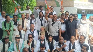 प्रयागराज में मुख्य चुनाव आयुक्त के खिलाफ धरना देते कांग्रेस पदाधिकारी व कार्यकर्ता। जागरण