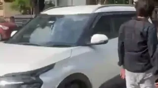 पुलिस लिखी कार सवार युवक ने युवती का करीब दो किलोमीटर तक पीछा कर छेड़छाड़ की