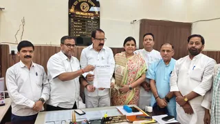 मुख्यमंत्री सम्राट चौधरी पर मुकदमे की मांग को लेकर बाल संरक्षण आयोग के अध्यक्ष एवं सदस्यों को ज्ञापन देते हुए राजद का प्रतिनिधिमंडल। फोटो: राजद