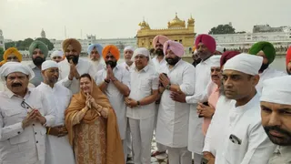 श्री हरिमंदिर साहिब पहुंचे अमृतसर-तरनतार के सीनियर नेता।