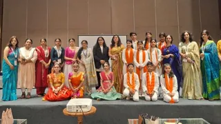 सांस्कृतिक प्रस्तुतियों में शामिल विद्यार्थी। सौ. आयोजक
