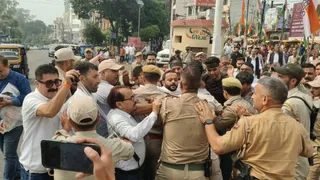 ज्ञानेश कुमार के इस्तीफे की मांग पर उधमपुर में कांग्रेस का प्रदर्शन, पुलिस से हुई धक्का-मुक्की।