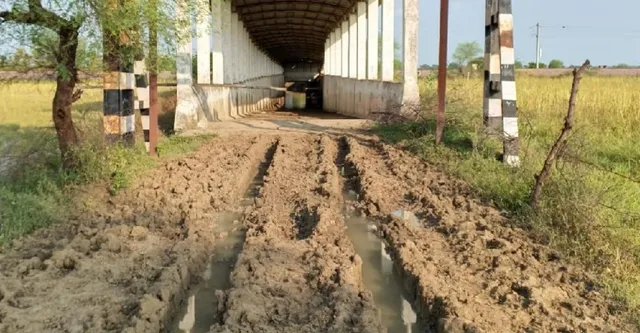 कानपुर-बांदा रेल मार्ग पर अंडरपास में जलभराव, हमीरपुर के 6 गांवों का टूटा संपर्क
