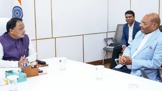 सीएम माझी से मुलाकात करते वेदांता समूह के अध्यक्ष अनिल अग्रवाल। (जागरण)