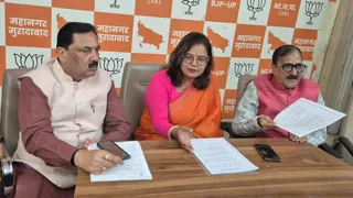 भाजपा कार्यालय में आयोजित प्रेस कांफ्रेंस में मौजूद जिला पंचायत अध्यक्ष डॉ. शैफाली सिंह और महापौर विनोद अग्रवाल