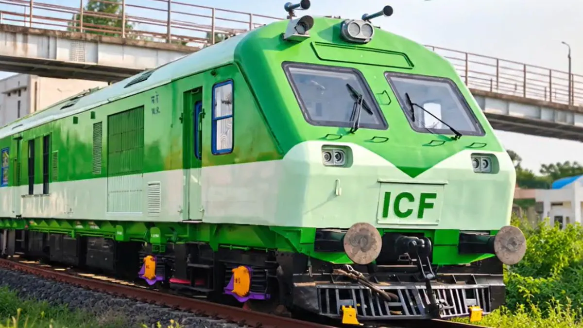 _lng train photos