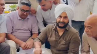 तिलक नगर से आप विधायक जरनैल सिंह और अन्य के खिलाफ पुलिस ने प्राथमिकी दर्ज की गई है। वीडियो ग्रैब