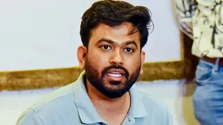 मुंबई पुलिस की रोक के बाद अभिजीत दीपके का बड़ा एलान (फाइल फोटो)