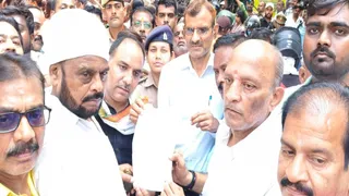 वाराणसी लोकसभा चुनाव 2024 में धांधली के आरोप को लेकर कांग्रेस का प्रदर्शन, पुनः चुनाव की मांग।