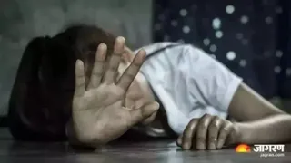 शिक्षक ने नाबालिग छात्रा से किया दुष्कर्म (सांकेतिक तस्वीर)