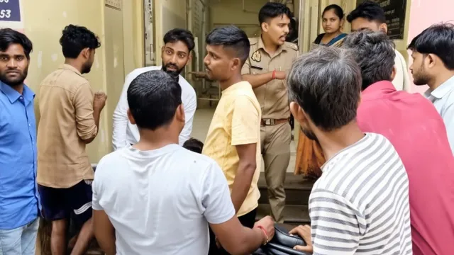 फिरोजाबाद ट्रामा सेंटर में मानसिक रोगी की पिटाई से मचा बवाल, डॉक्टर और पुलिस पर आरोप
