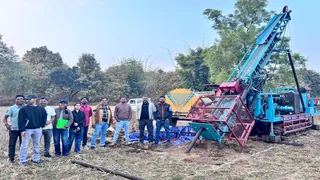बरगंडा, परसाबेड़ा, कोलुवा और अंबाडीह गांव में धरा के नीचे मिला अयस्क।