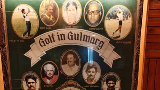 गुलमर्ग के क्लब हाउस में आज भी रखा है अंग्रेजों के दौर का पियानो।