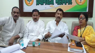 प्रयागराज के भाजपा कार्यालय में पत्रकारवार्ता करते जिला पंचायत अध्यक्ष डॉ. वीके सिंह, महापौर गणेश केसरवानी व अन्य नेतागण। जागरण